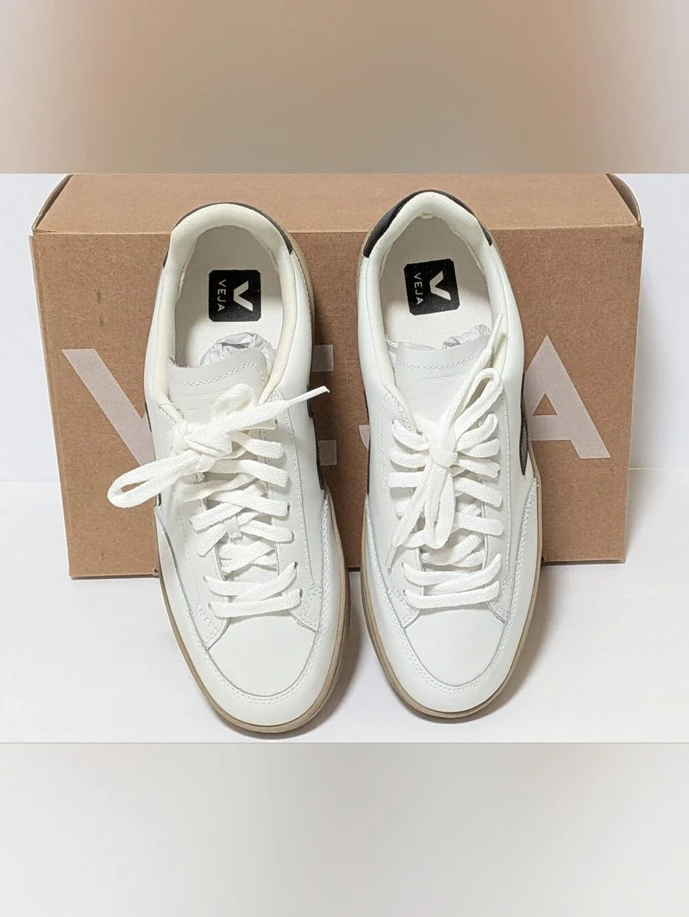 VEJA, Men's V-12 White Leather Sneakers, Size Eur 40/SIZE 7